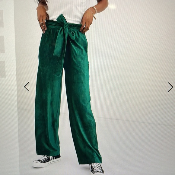 NWT Moon River Emerald Green Velvet Wide-Leg Pants, NWT, size: M - Picture 1 of 5